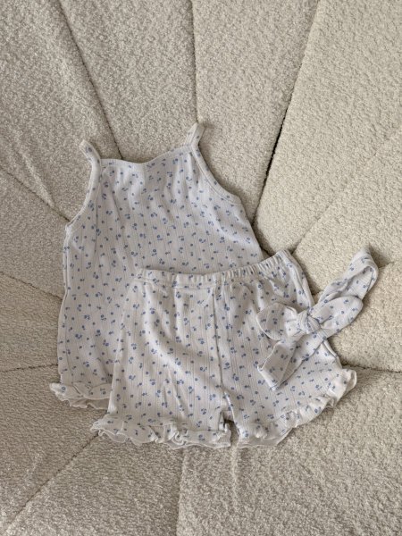 طقم بناتي مع بندانه